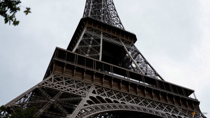 American tourists found drunk, sleeping atop Eiffel Tower