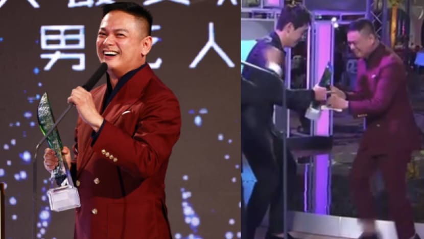 Dennis Chew Thanks His “Bro” Romeo Tan For His “Chivalry” During Star Awards 2021