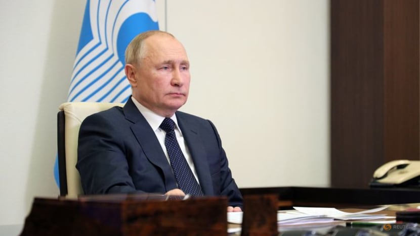 Russia says Putin won't fly to Glasgow, in blow for climate talks Russia says Putin won't fly to Glasgow, in blow for climate talks