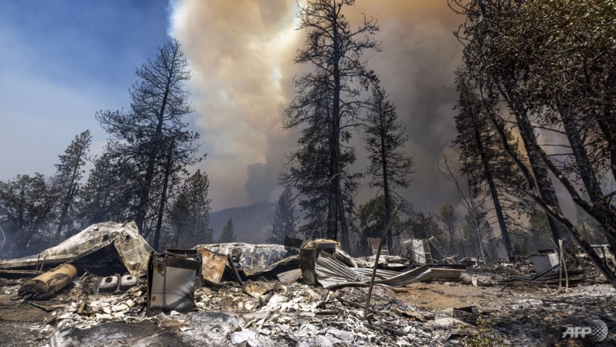 Kebakaran California mengamuk saat AS dilanda gelombang panas yang memecahkan rekor