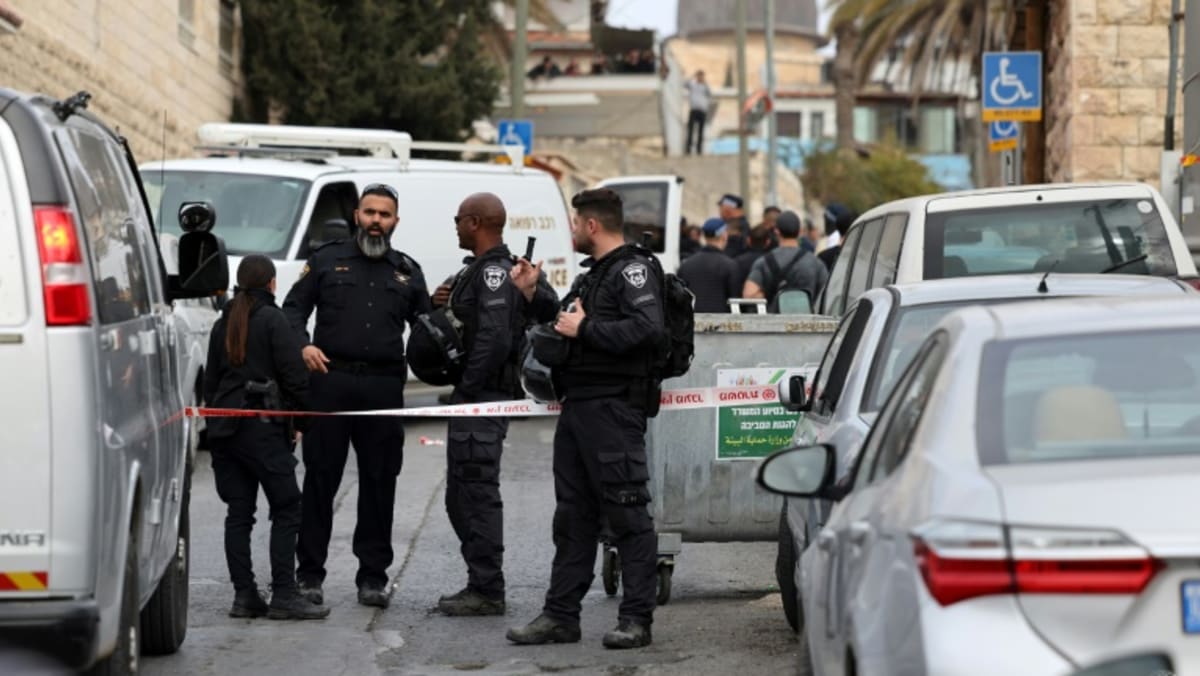 Serangan senjata baru di Yerusalem timur setelah penembakan massal di sinagoga