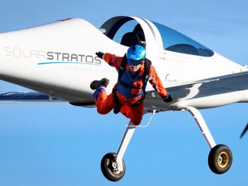 Parachutist makes world's first jump from solar-powered plane Parachutist makes world's first jump from solar-powered plane