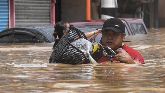 台风“环高”吹袭菲律宾 马尼拉大范围淹水
