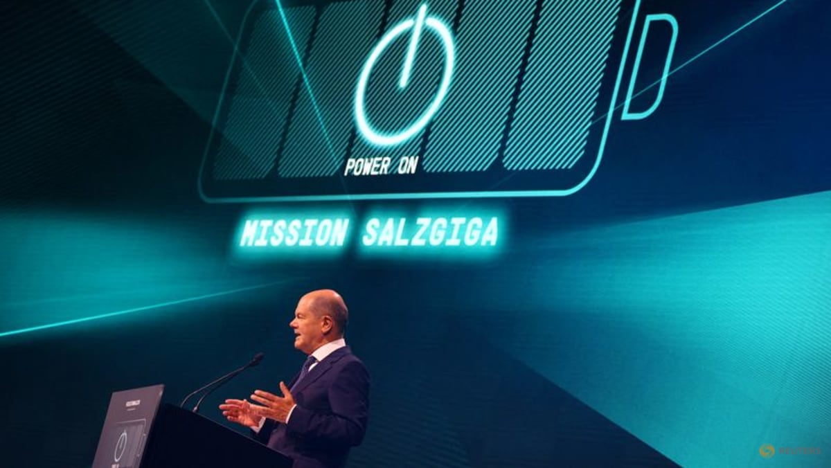 German chancellor meets auto, battery bosses in 'mobility' summit CNA