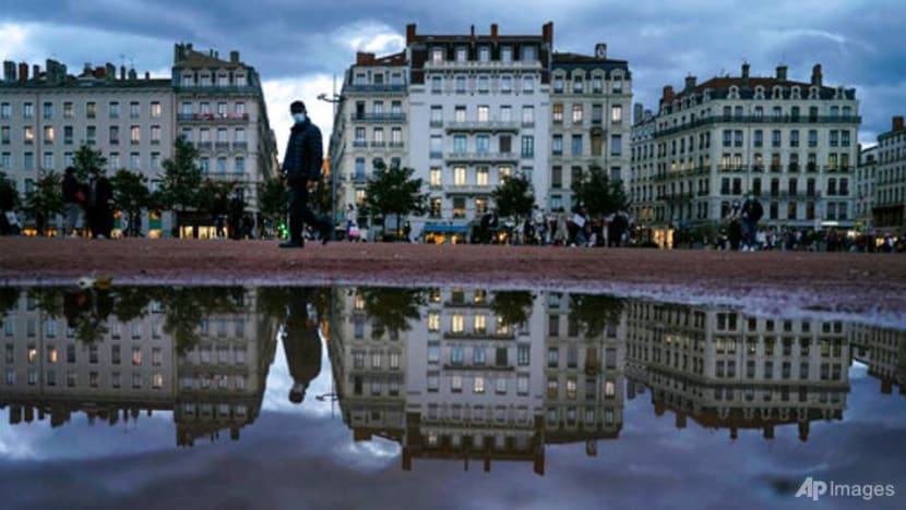 France braces for monthlong lockdown as COVID-19 deaths mount France braces for monthlong lockdown as COVID-19 deaths mount