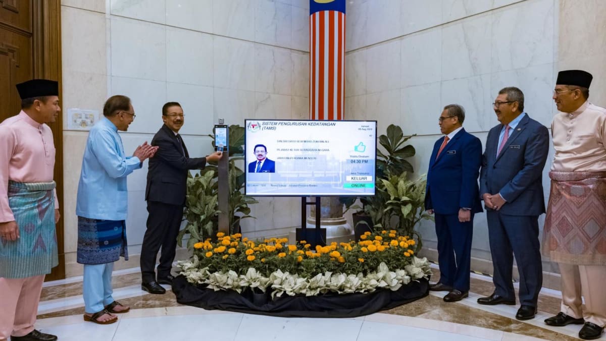 Analysis: Anwar’s surprising choice of new civil service head sends political message, but will it backfire? Analysis: Anwar’s surprising choice of new civil service head sends political message, but will it backfire?