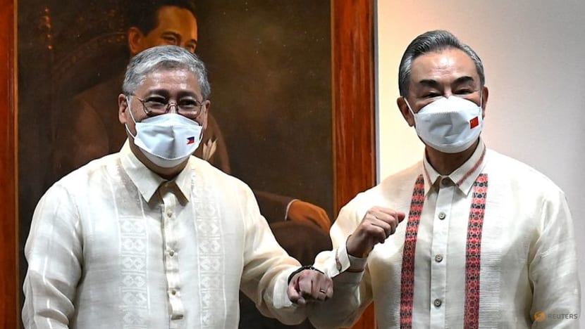 China foreign minister seeks 'new golden era' of ties with Philippines China foreign minister seeks 'new golden era' of ties with Philippines