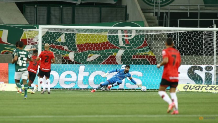 Palmeiras win to keep faint league title hopes alive Palmeiras win to keep faint league title hopes alive
