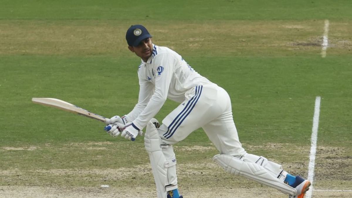 England lose Duckett chasing 399 against India