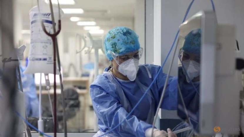 Athens enlists private hospitals to ease COVID-19 pressure on health system Athens enlists private hospitals to ease COVID-19 pressure on health system