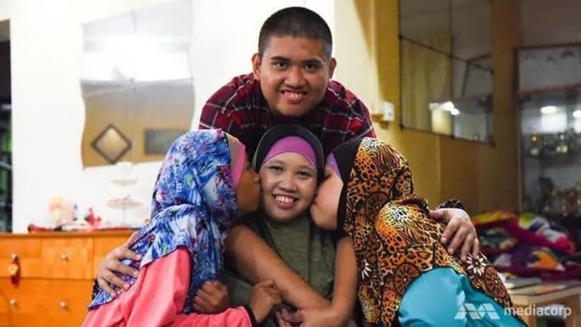 'Bukan pengorbanan, tapi satu anugerah': kata ibu dengan 3 anak keperluan khas