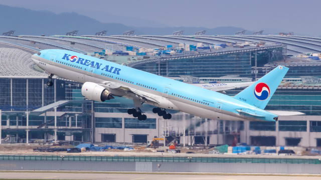 大韩航空客机和国泰航空飞机 日本北海道机场擦撞