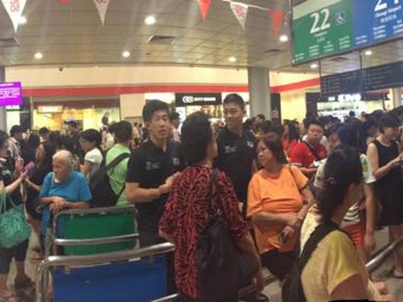MRT breakdown: North-South, East-West lines down for hours MRT breakdown: North-South, East-West lines down for hours