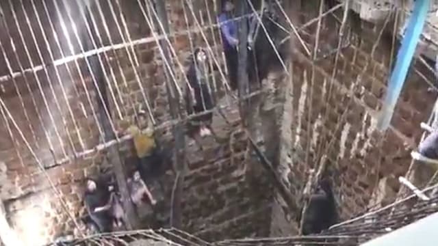印度兴都庙水泥地板坍塌事故 已有35人死亡