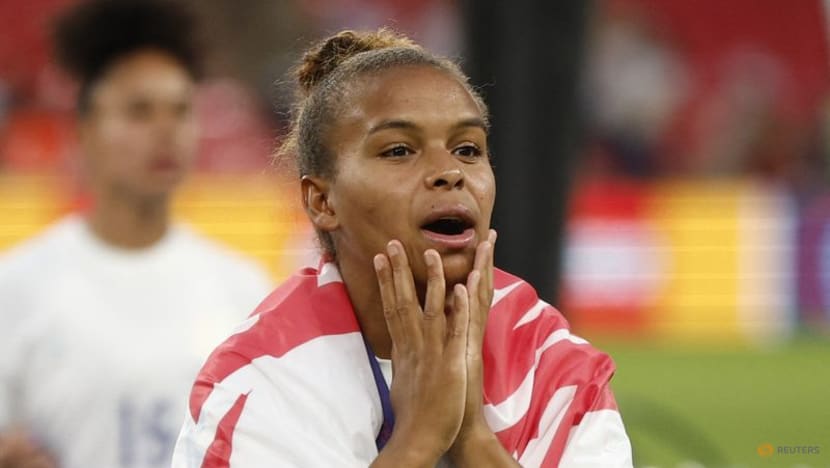 Man Utd women sign England forward Parris from Arsenal Man Utd women sign England forward Parris from Arsenal