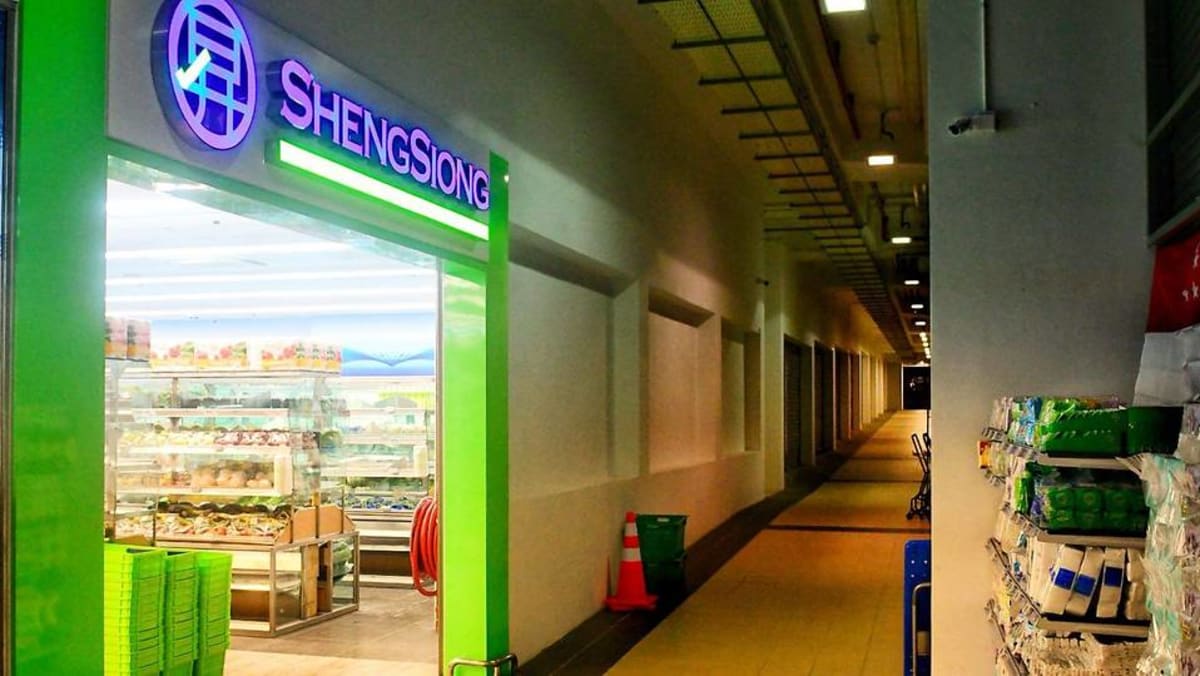 Employee At Sheng Siong Outlet In Bukit Batok Positive For Covid 19 All Staff Members To Be Swabbed Cna