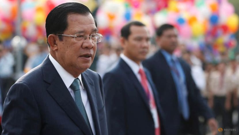 Cambodian PM Hun Sen urges Ukraine not to use US cluster bombs Cambodian PM Hun Sen urges Ukraine not to use US cluster bombs