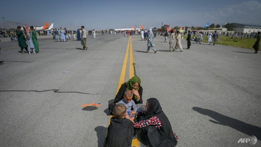 Evacuation flights resume at Kabul airport as Biden defends US withdrawal Evacuation flights resume at Kabul airport as Biden defends US withdrawal