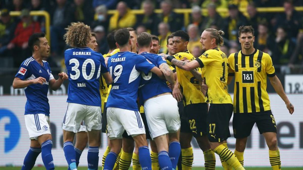 Moukoko-Tor schickt Dortmund in Führung, Reus verletzt