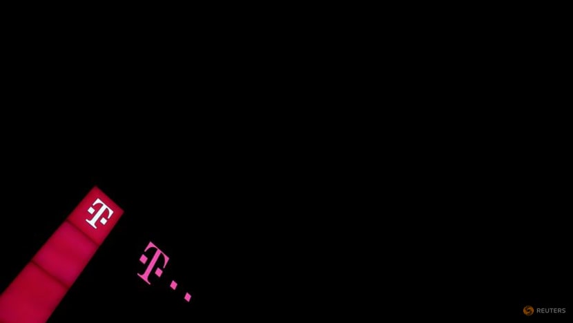 EU regulators accept Deutsche Telekom's Czech mobile unit, 02 Czech concessions EU regulators accept Deutsche Telekom's Czech mobile unit, 02 Czech concessions