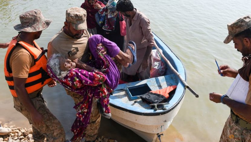 Pakistan to breach main highway to protect town of Dadu from floods 