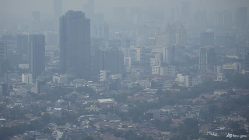 Nursing a persistent cough, Jokowi calls for air pollution measures in Jakarta as locals complain of respiratory issues Nursing a persistent cough, Jokowi calls for air pollution measures in Jakarta as locals complain of respiratory issues