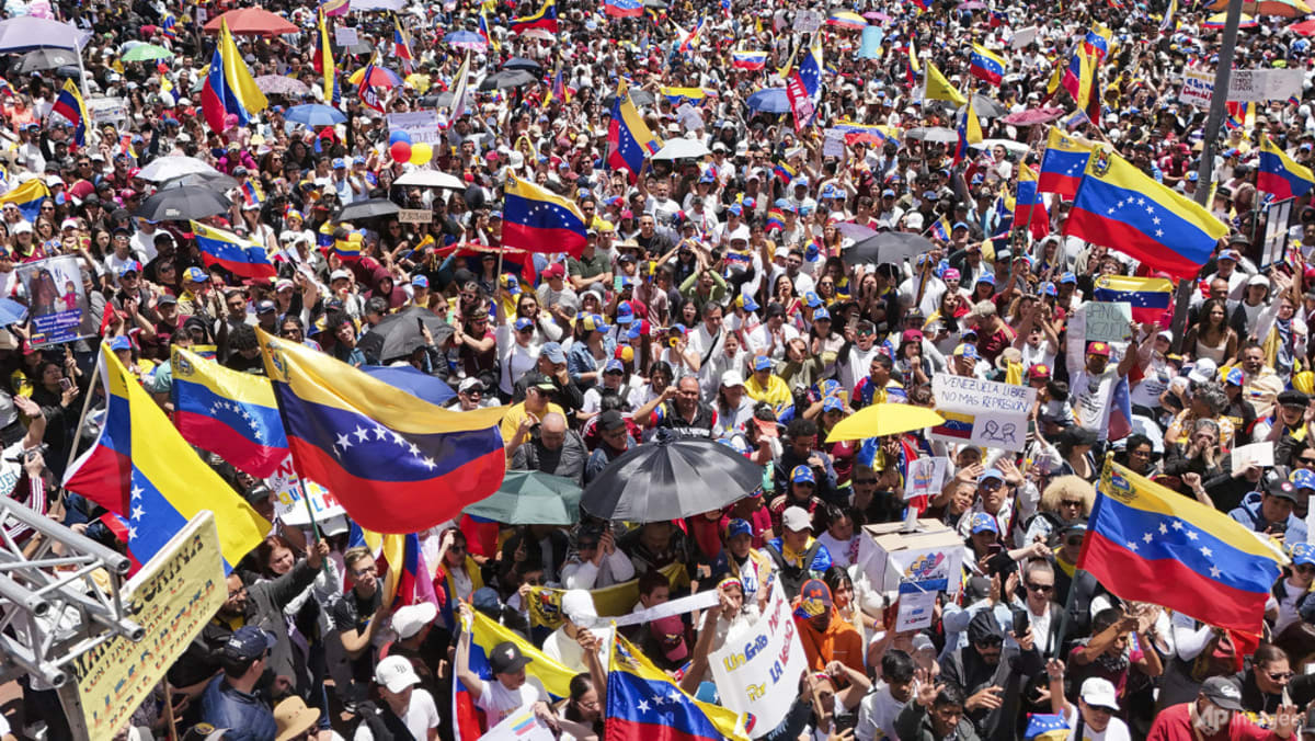 Venezuelan opposition, regime backers hold rival protests Venezuelan opposition, regime backers hold rival protests
