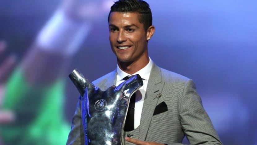 கிறிஸ்டியானோ ரொனால்டோவுக்குச் சிறந்த விளையாட்டாளருக்கான UEFA விருது
