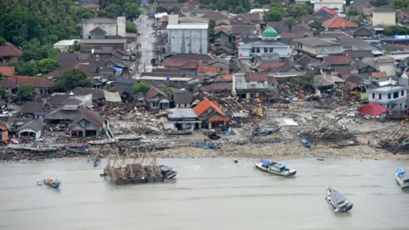'Lari, ombak datang!' - Rasa cemas dan pilu susuli tsunami Indonesia