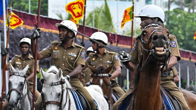 斯里兰卡警方展开扫毒行动 逮捕近1万5000人