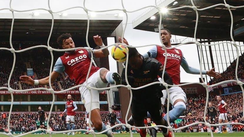 Arsenal edge ahead again in title race as Man United join the party Arsenal edge ahead again in title race as Man United join the party