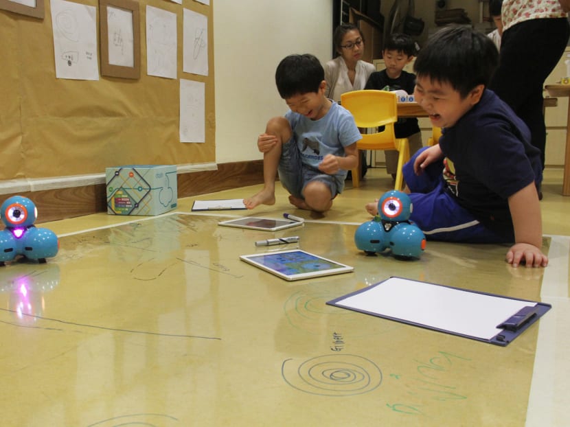 Introducing circuitry, robots to pre-schoolers