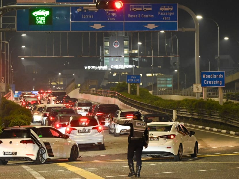 Nearly half a million travellers departed Singapore for Malaysia via land checkpoints during long weekend Nearly half a million travellers departed Singapore for Malaysia via land checkpoints during long weekend