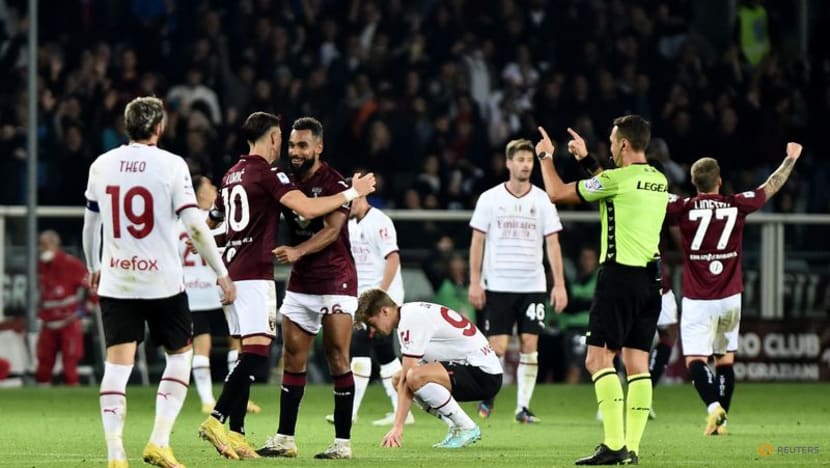Soccer-Torino upset Milan 2-1 in Serie A Soccer-Torino upset Milan 2-1 in Serie A