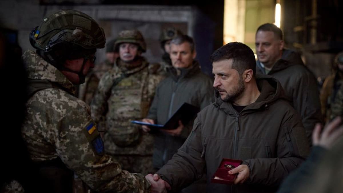 Zelenskyy dari Ukraina menuju ke Washington untuk mencari ‘senjata, senjata, dan lebih banyak senjata’