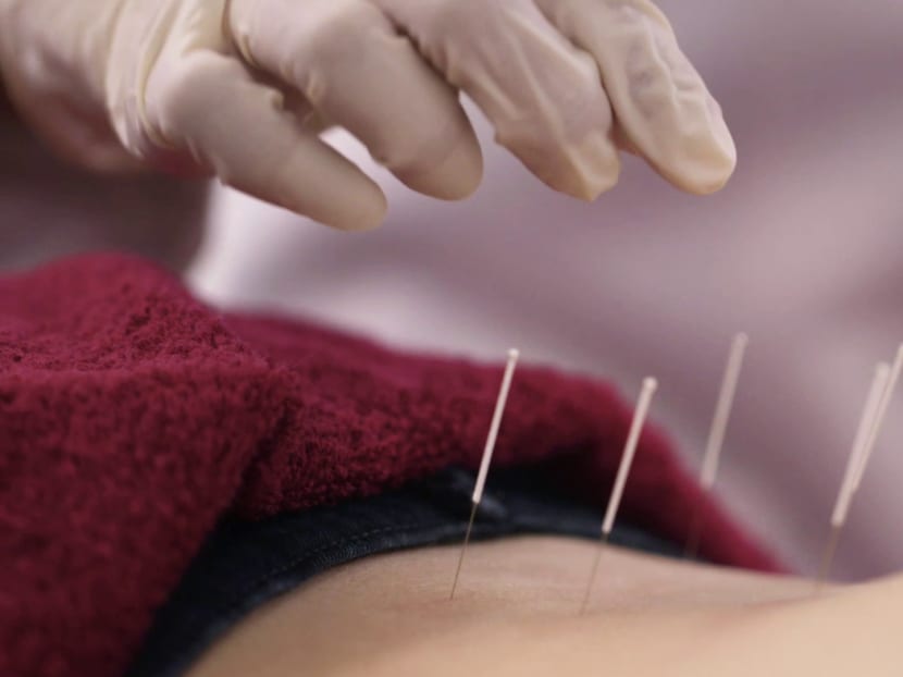 Traditional Chinese medicine (TCM) practitioners will be able to resume needle acupuncture services for cases in which this treatment is deemed essential and the TCM halls linked to them will be allowed to sell retail products.