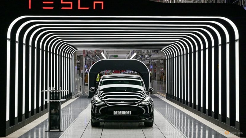 Wall St turns gloomy on Tesla after deliveries fall for first time in two years Wall St turns gloomy on Tesla after deliveries fall for first time in two years