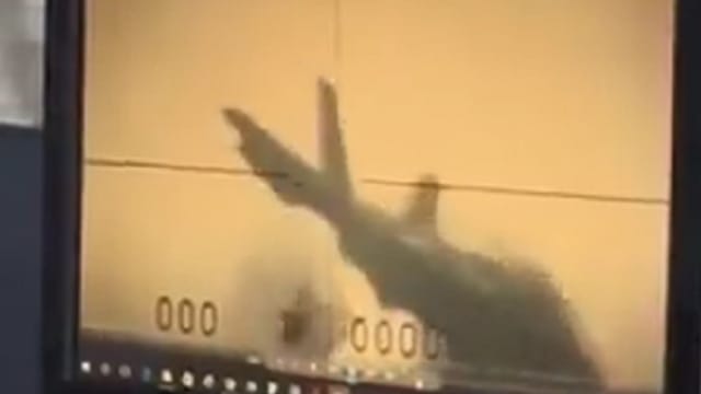 美军F-35C战斗机撞航母起火坠海视频在网上泄露