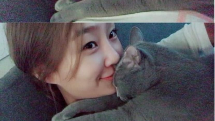 Former SISTAR Member Hyolyn Shares Kissing Selfie
