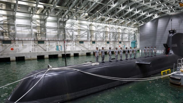 第一艘长胜级潜艇 “精锐号”抵樟宜海军基地