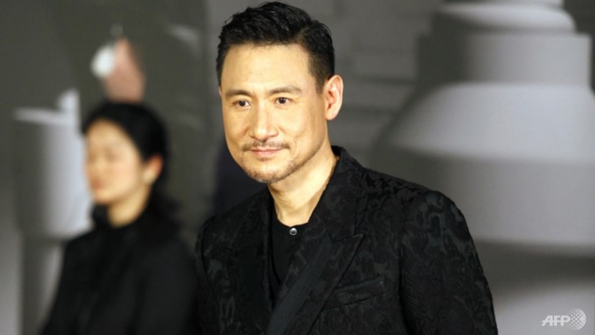 heavenly-king-jacky-cheung-s-singing-is-so-unbearable-says-unknown-director
