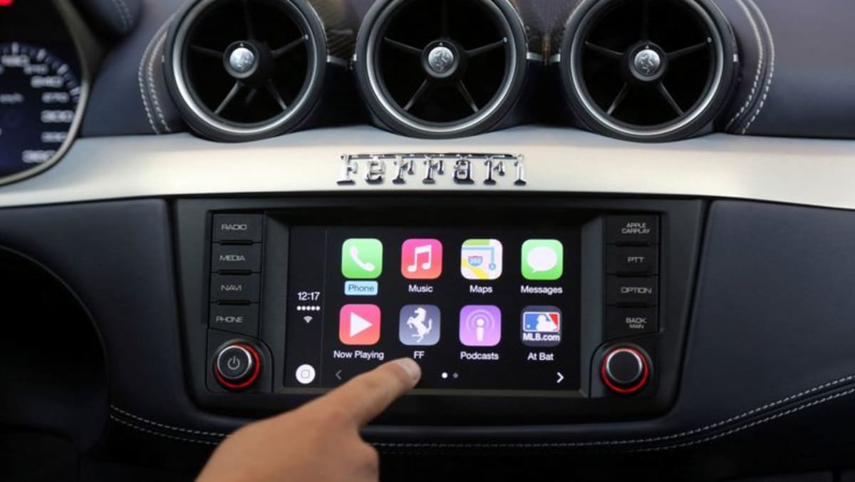 Apple eyes fuel purchases from dashboard as it revs up car software