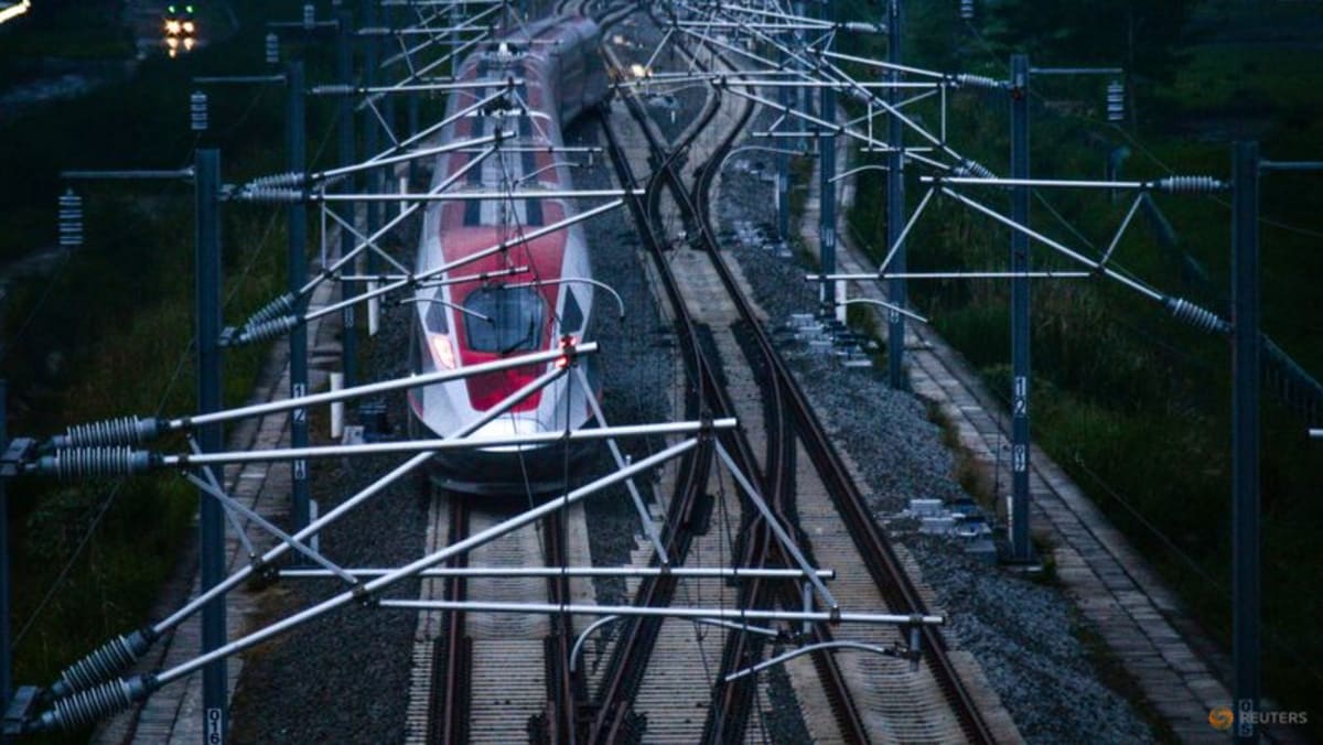 Proyek kereta api yang didanai Tiongkok yang tertunda di Indonesia dilanda masalah baru