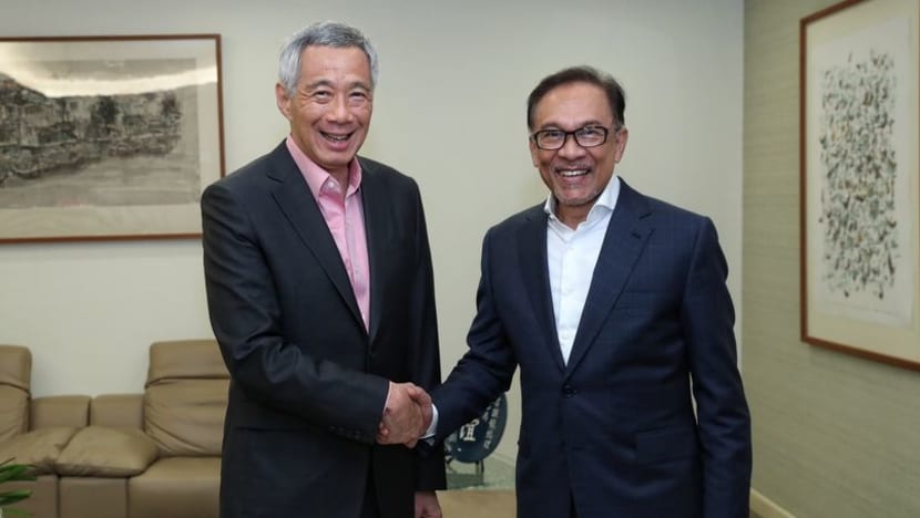 PM Lee invites Malaysia's new leader Anwar to visit Singapore PM Lee invites Malaysia's new leader Anwar to visit Singapore