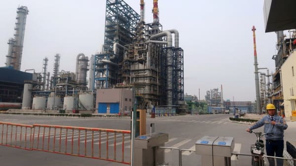 China sets minimum size for new refiners as it caps overall capacity - Vimarsana News
