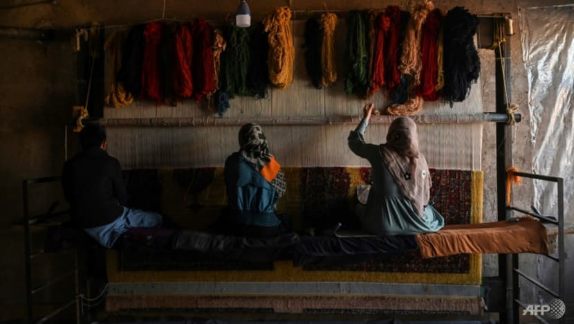 Afghan families go back to making carpets as economy unravels Afghan families go back to making carpets as economy unravels