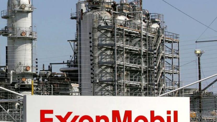US oil majors pitch more campaign cash to Democrats as frack battle looms US oil majors pitch more campaign cash to Democrats as frack battle looms