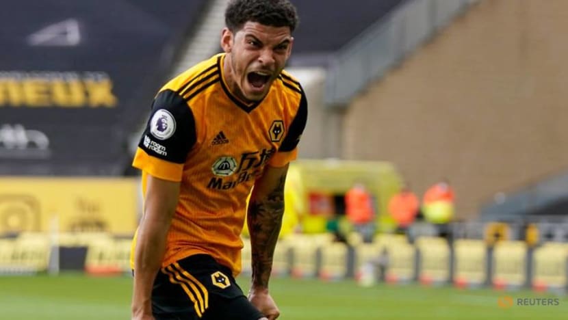 Soccer-Wolves leave it late to beat 10-man Brighton Soccer-Wolves leave it late to beat 10-man Brighton