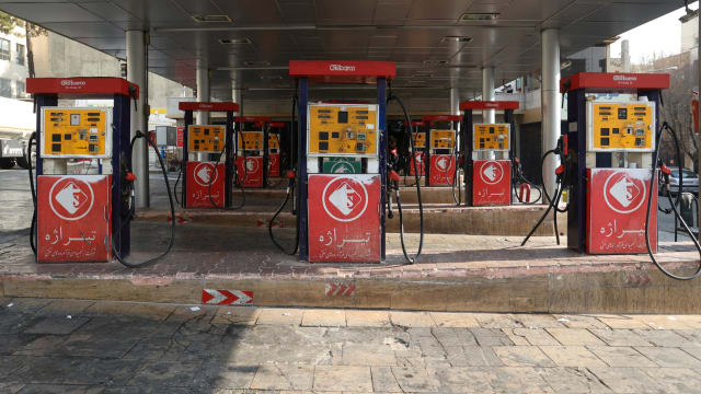伊朗遭网络袭击 全国七成加油站被迫停供