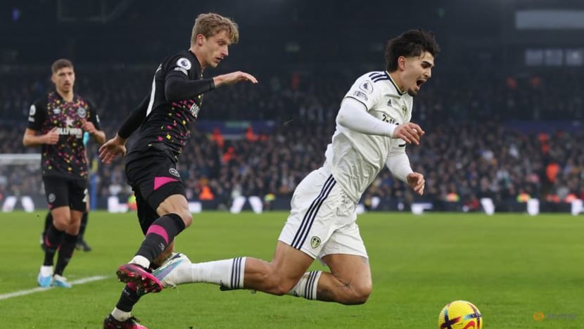 Struggling Leeds held to goalless draw by Brentford Struggling Leeds held to goalless draw by Brentford
